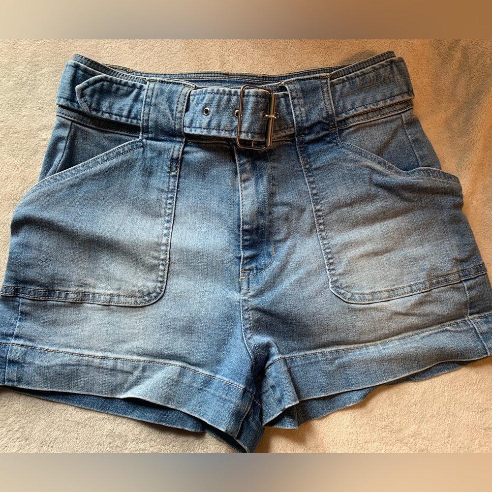 GUESS jean short!!